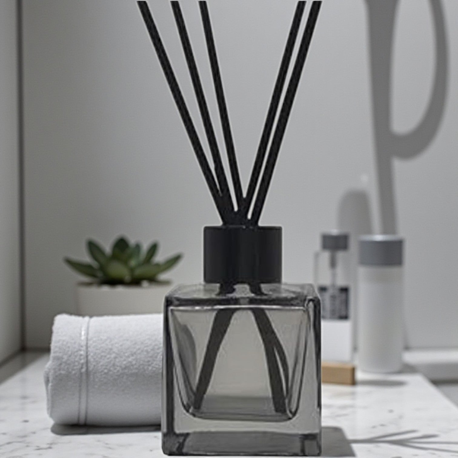 Flacon Diffuseur en Verre Noir 100 ml avec Bâtons